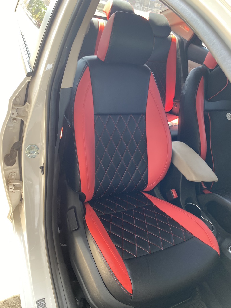 Mẫu ghế điện xe hơi 04